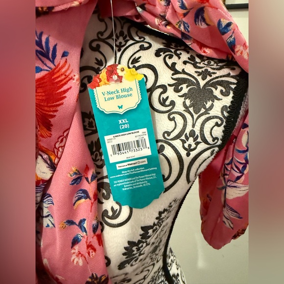 The Pioneer Woman V-Neck High-Low Blouse - Picture 9 of 10